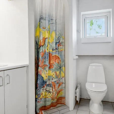 Сasa de vacaciones Stunning In Bjert With Wifi Bjert Strand