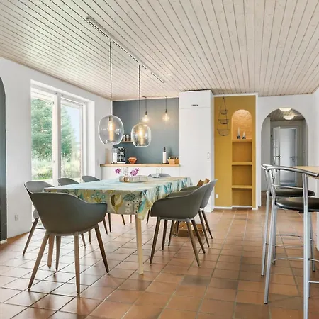 Сasa de vacaciones Stunning In Bjert With Wifi Bjert Strand